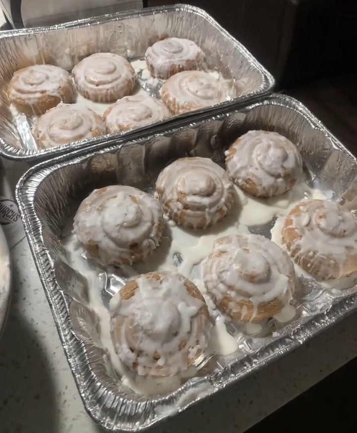Large Cinnamon rolls(extra icing) wax melts