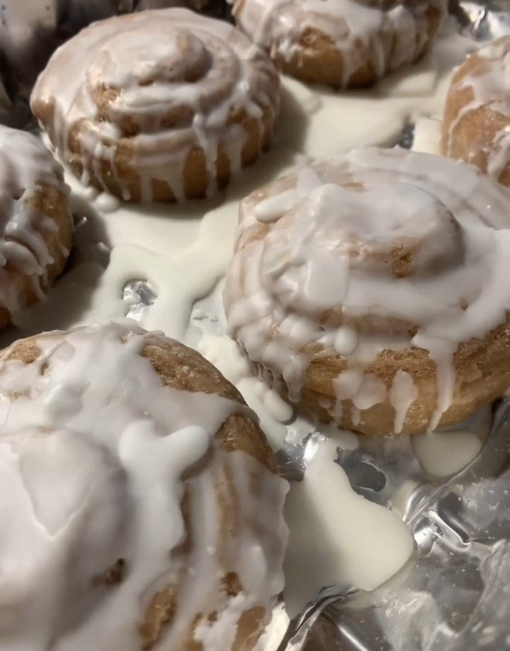 Large Cinnamon rolls(extra icing) wax melts